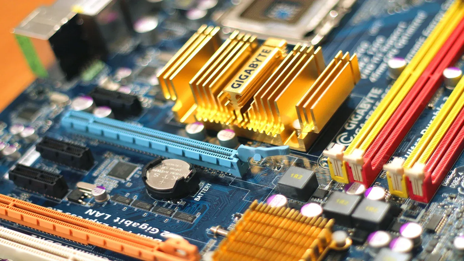 Mainboard Intel Z990 với PCIe 5.0 native, Wi-Fi 7 và ATX 3.1
