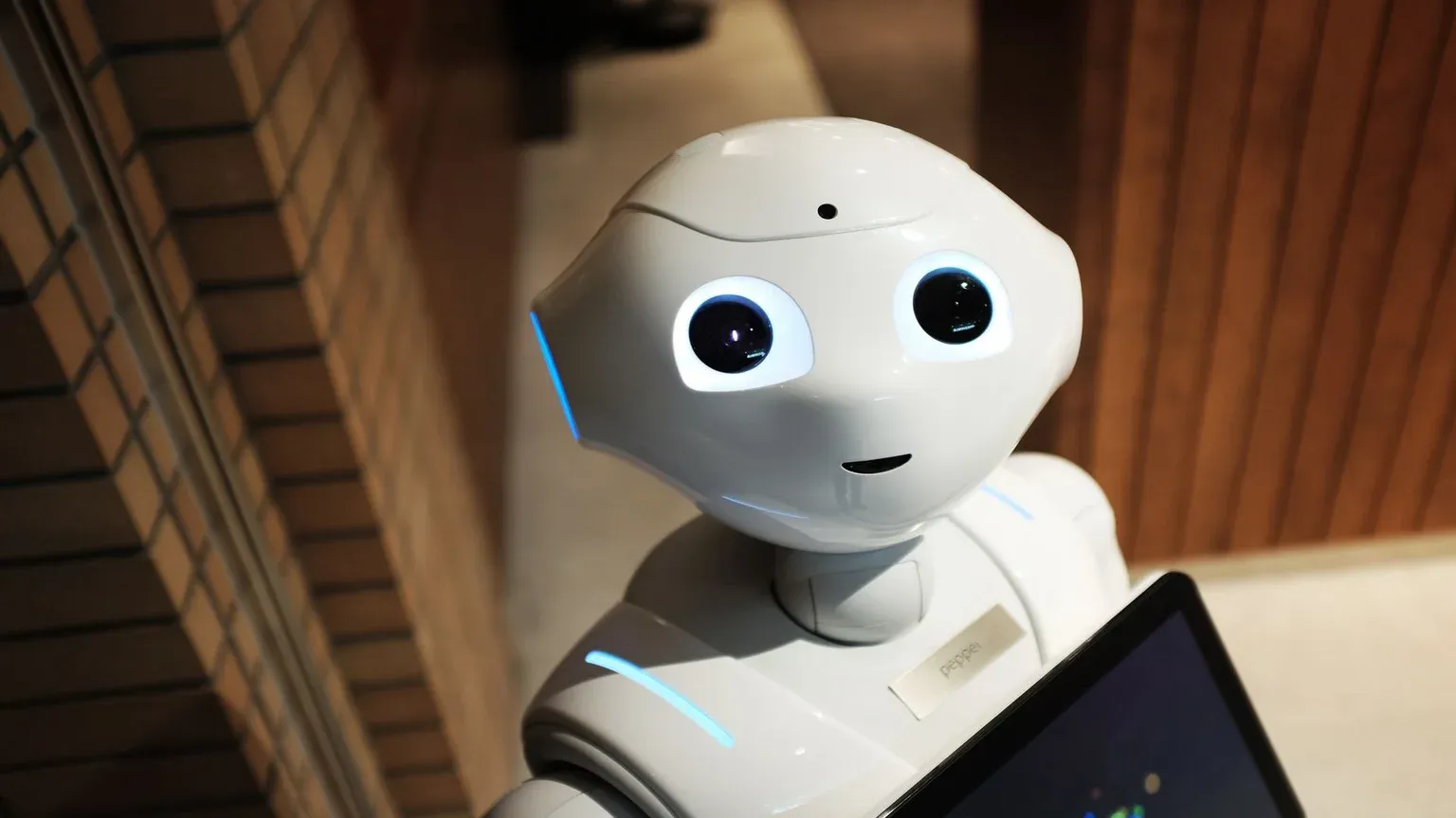 Robot humanoid tại Tokyo thể hiện sự kết hợp giữa AI và văn hóa công nghệ Nhật Bản