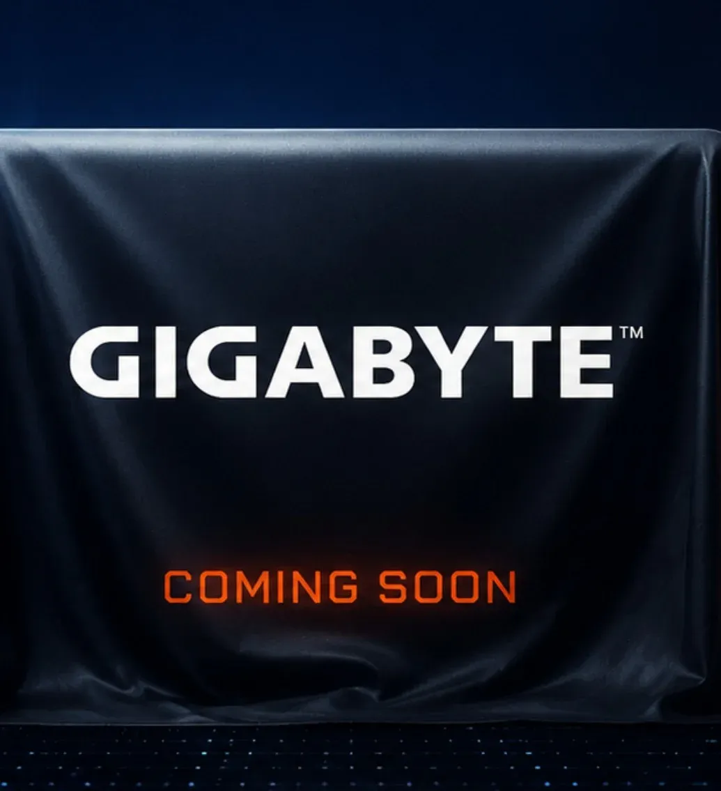 Ảnh mainboard GIGABYTE Z990 AORUS đứng thẳng trên giá trưng bày với tản nhiệt M.2 màu bạc, minh họa cho bài viết về mainboard Z990 ẩn cho nền tảng Nova Lake-S